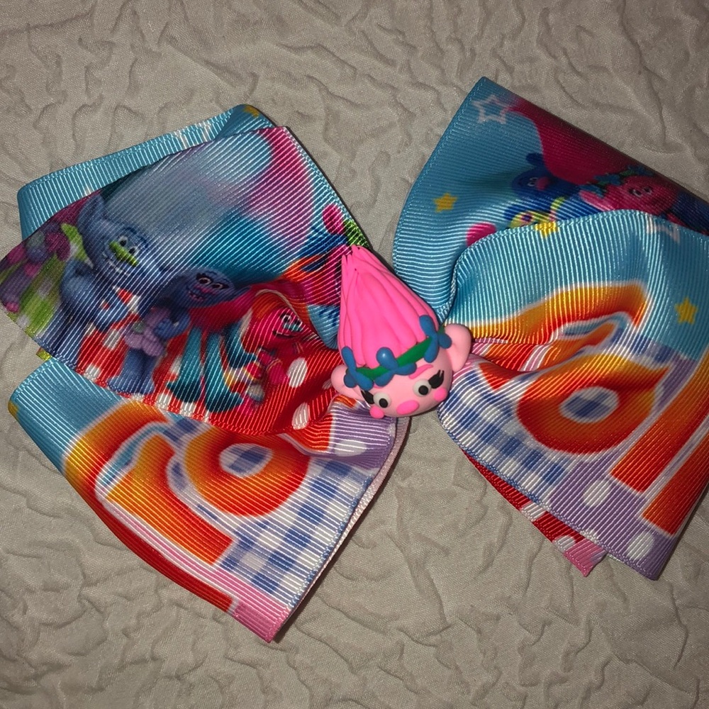 Trolls bow